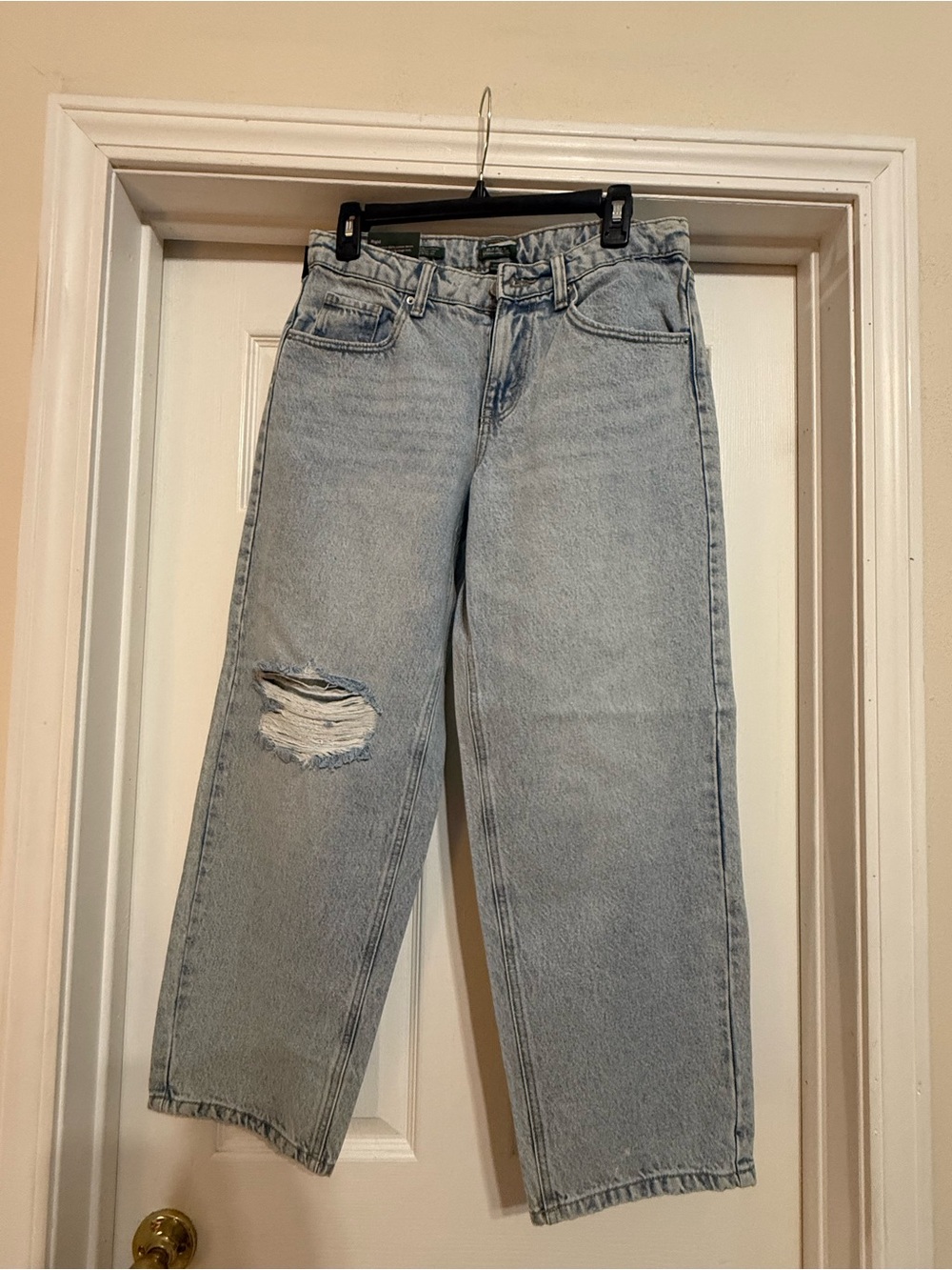 wild fable Light Blue Boyfriend Jeans with Knee Distress mid rise 90s relaxed st